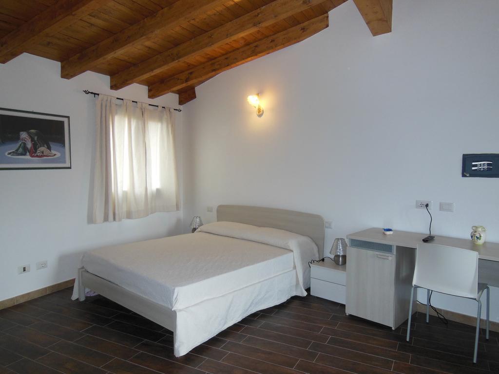 B&B Pettirosso San Teodoro  Δωμάτιο φωτογραφία