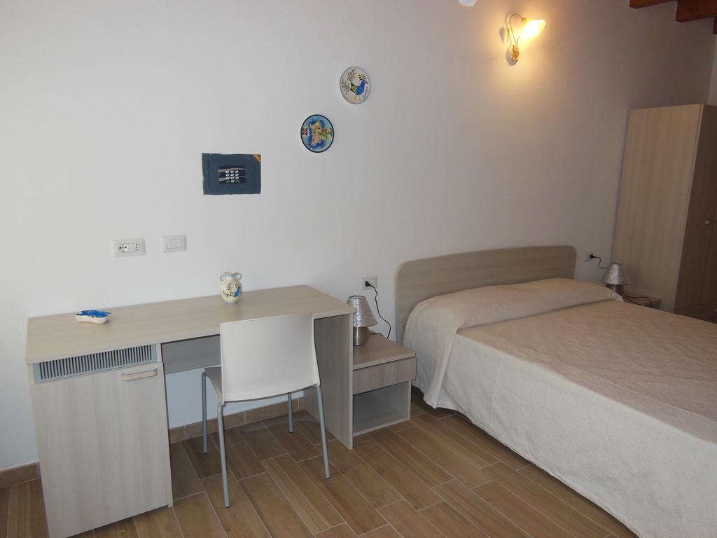 B&B Pettirosso San Teodoro  Δωμάτιο φωτογραφία