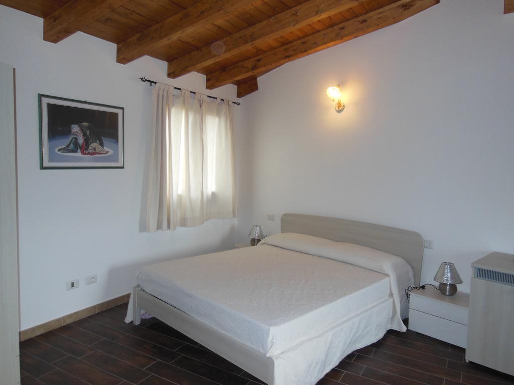 B&B Pettirosso San Teodoro  Δωμάτιο φωτογραφία