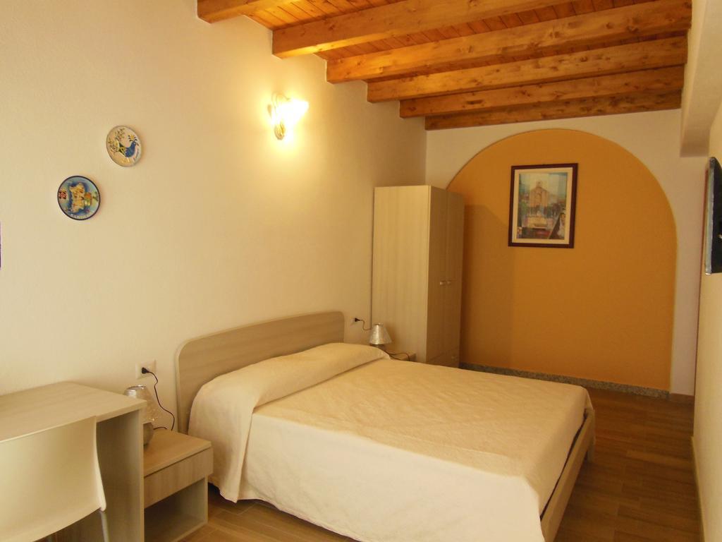 B&B Pettirosso San Teodoro  Δωμάτιο φωτογραφία